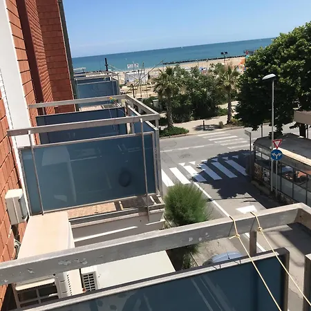 L&v Hotel 3*
