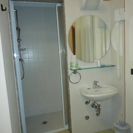 L&v Szálloda 3*