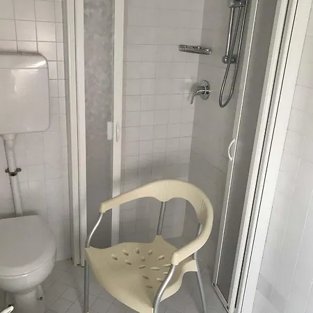 L&v Szálloda 3*