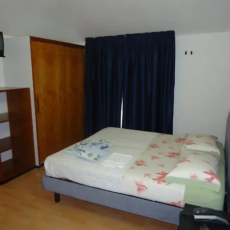 L&v Szálloda