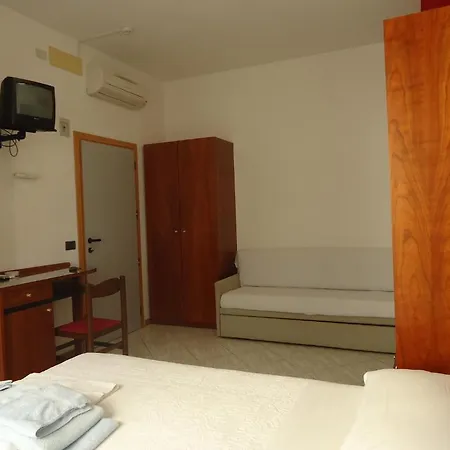 L&v Hotel