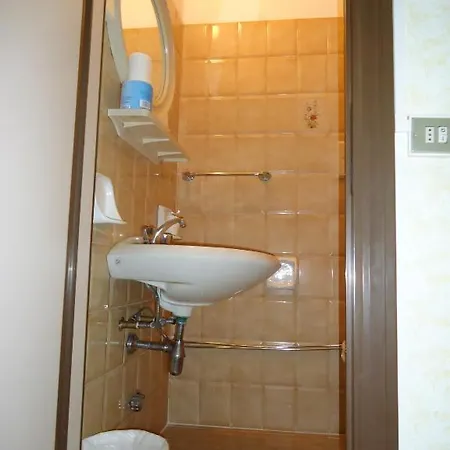 L&v Hotel 3*
